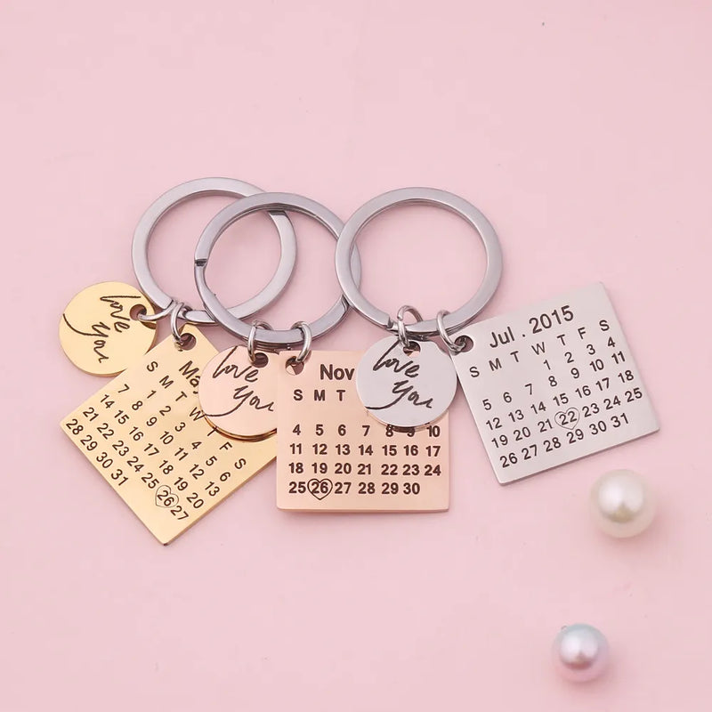 Porte-clés Calendrier DATE/MOIS/ANNÉE + ÉCRITURE (jusqu'à 10 lettres) - Surprenez votre amour avec ce souvenir - PROMOTION SPÉCIALE NOËL - 50% + Livraison offerte